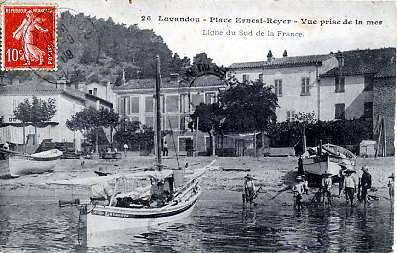 Place Ernest Reyer au Lavandou
